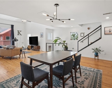 920 Memorial Drive Se - Photo Thumbnail 3