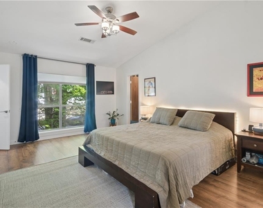 920 Memorial Drive Se - Photo Thumbnail 9