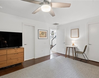 920 Memorial Drive Se - Photo Thumbnail 13