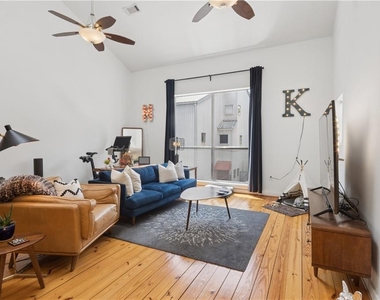 920 Memorial Drive Se - Photo Thumbnail 4