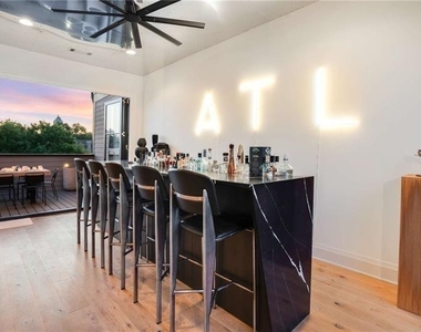 661 Auburn Avenue Ne - Photo Thumbnail 4