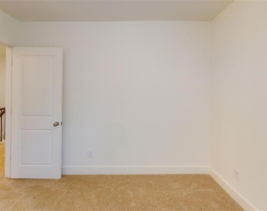 6328 Scudders Drive - Photo Thumbnail 27