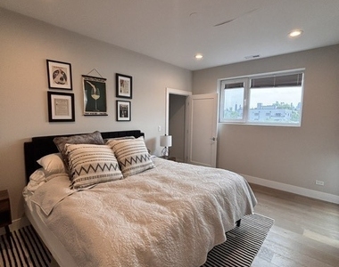 2342 W Adams Street - Photo Thumbnail 5