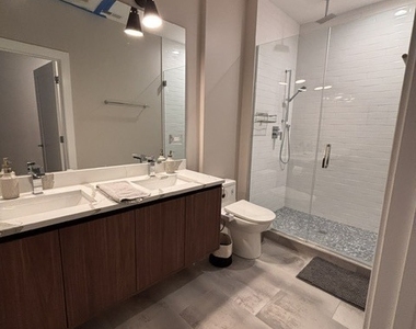 2342 W Adams Street - Photo Thumbnail 8