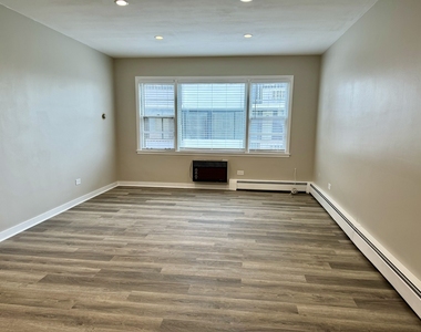938 North Boulevard - Photo Thumbnail 8