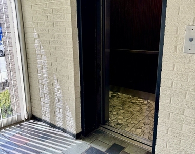 938 North Boulevard - Photo Thumbnail 14