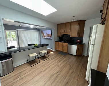 324 Harlem Avenue - Photo Thumbnail 5