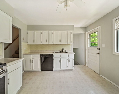 189 S Park Boulevard - Photo Thumbnail 2