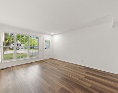 182 Half Moon Circle - Photo Thumbnail 2