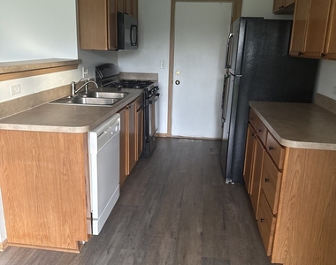 1811 Waverly Way - Photo Thumbnail 3