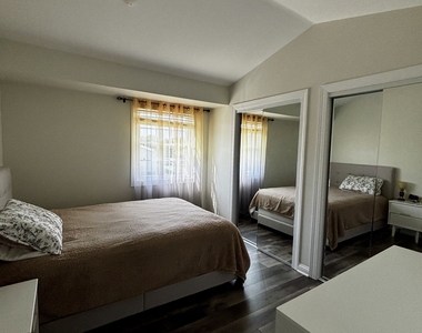 353 S Whispering Hills Drive - Photo Thumbnail 8