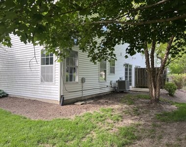 460 Lancaster Drive - Photo Thumbnail 15