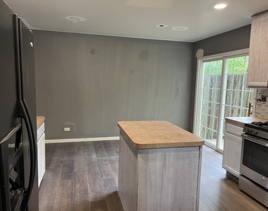 460 Lancaster Drive - Photo Thumbnail 4