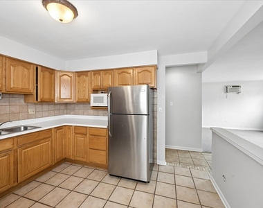 255 E Burlington Street - Photo Thumbnail 9