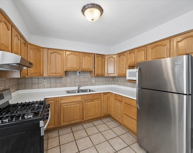 255 E Burlington Street - Photo Thumbnail 11