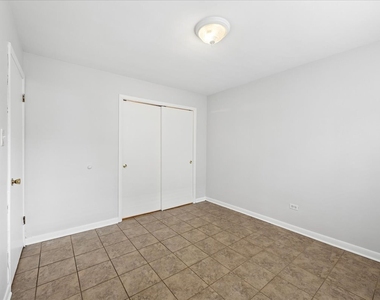 255 E Burlington Street - Photo Thumbnail 5
