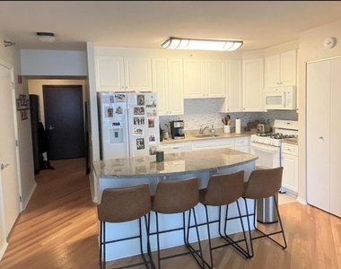 33 W Ontario Street - Photo Thumbnail 9