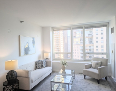 33 W Ontario Street - Photo Thumbnail 3