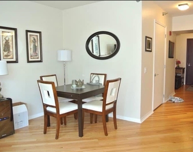 33 W Ontario Street - Photo Thumbnail 6