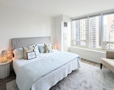 33 W Ontario Street - Photo Thumbnail 12