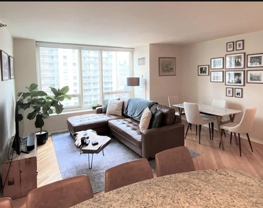 33 W Ontario Street - Photo Thumbnail 5