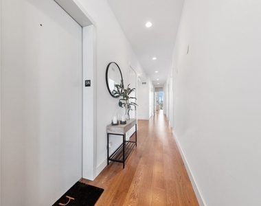 122 S Aberdeen Street - Photo Thumbnail 8