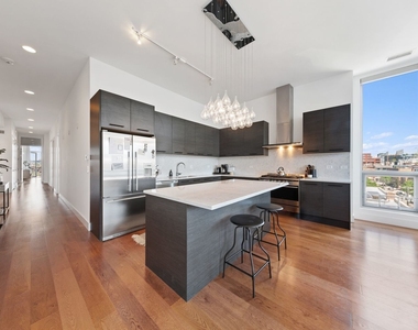 122 S Aberdeen Street - Photo Thumbnail 2