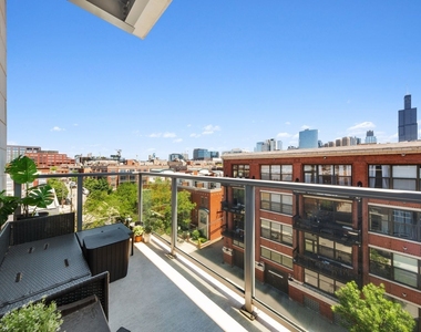 122 S Aberdeen Street - Photo Thumbnail 7
