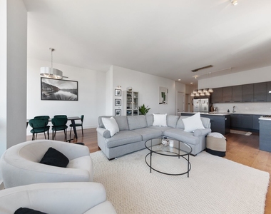 122 S Aberdeen Street - Photo Thumbnail 6
