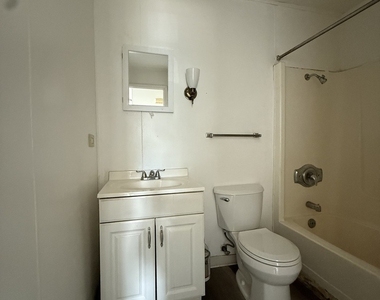 1627 Woodbine Drive - Photo Thumbnail 2