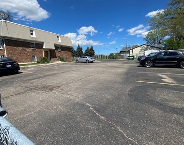 1627 Woodbine Drive - Photo Thumbnail 6