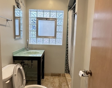 5717 N Saint Louis Avenue - Photo Thumbnail 12