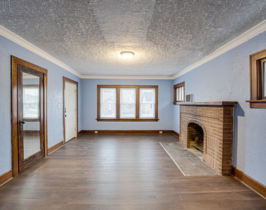 2403 Elm Street - Photo Thumbnail 3