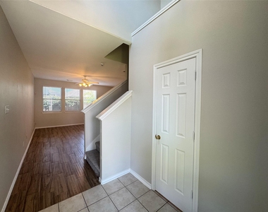 5711 Vinemont Lane - Photo Thumbnail 3