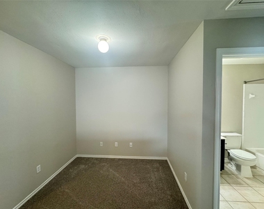 5711 Vinemont Lane - Photo Thumbnail 20