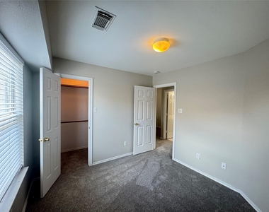 5711 Vinemont Lane - Photo Thumbnail 33