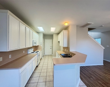 5711 Vinemont Lane - Photo Thumbnail 13