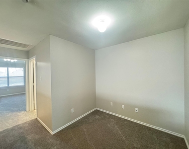 5711 Vinemont Lane - Photo Thumbnail 19