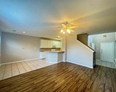 5711 Vinemont Lane - Photo Thumbnail 9