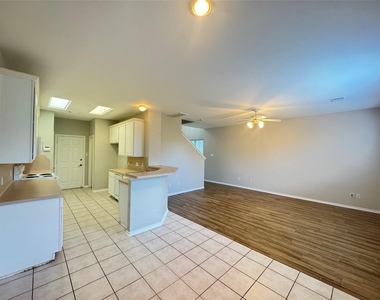 5711 Vinemont Lane - Photo Thumbnail 11