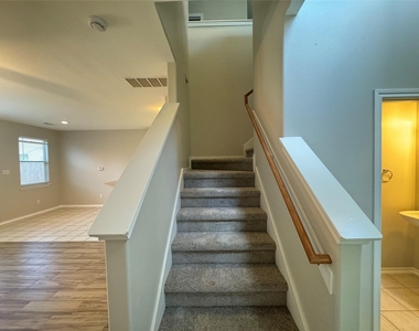5711 Vinemont Lane - Photo Thumbnail 17