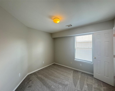5711 Vinemont Lane - Photo Thumbnail 32
