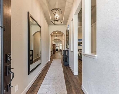 338 Mistletoe Ridge Court - Photo Thumbnail 2