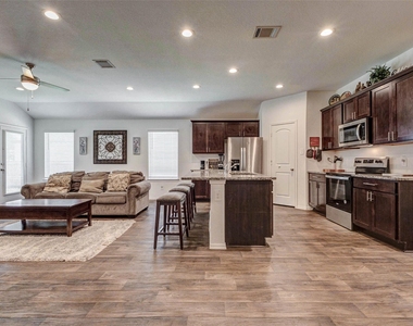 2407 S Colosseum Court - Photo Thumbnail 4
