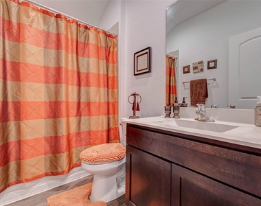 2407 S Colosseum Court - Photo Thumbnail 8