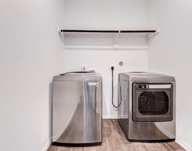 2407 S Colosseum Court - Photo Thumbnail 17