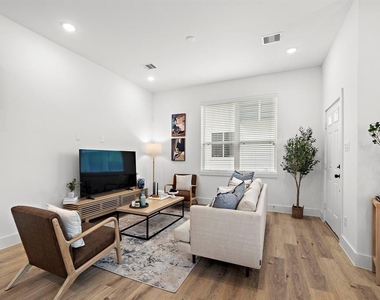 1586 W Tidwell Road - Photo Thumbnail 2