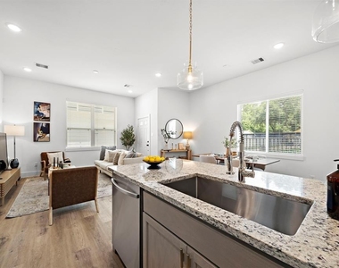 1586 W Tidwell Road - Photo Thumbnail 3