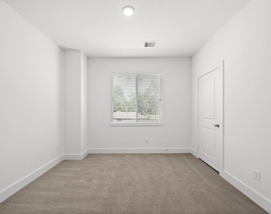 1586 W Tidwell Road - Photo Thumbnail 7
