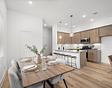1586 W Tidwell Road - Photo Thumbnail 12